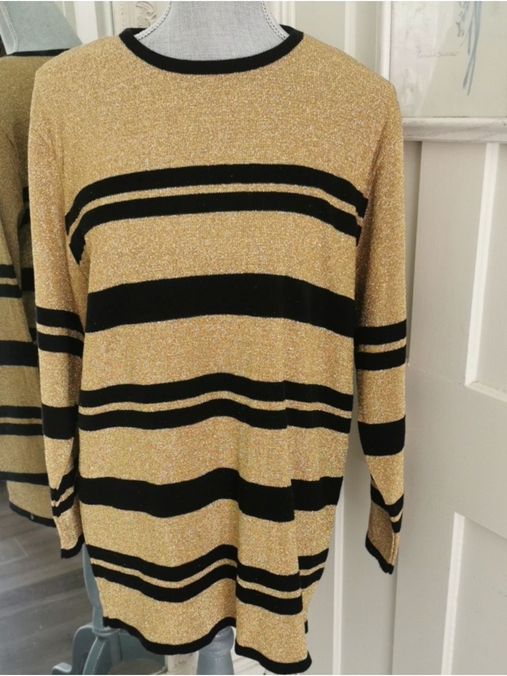 Womens Oversize Vintage Y2K VIP Petites Gold/Black Metallic Stripe Sweater.  14
